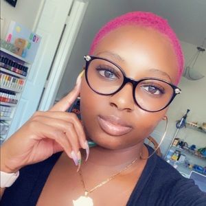 Meet your Posher, Brittney